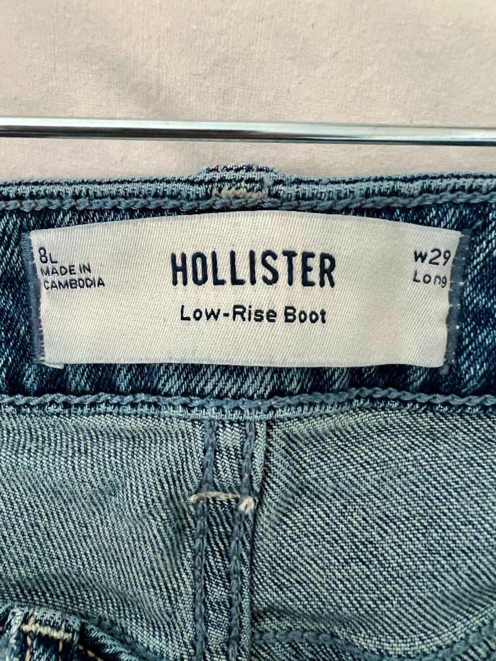 Hollister Low Rise Bootcut Distressed Medium Wash Jeans Size - 8L W29 - Picture 6 of 7